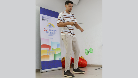 Tomer Ben Shimol from the University of Haifa during the second round of the Israeli final of the Chinese Bridge competition at Tel Aviv University