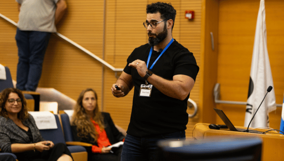 Shadi Tawil, Hebrew University, presenting at the Falling Walls Lab Tel Aviv