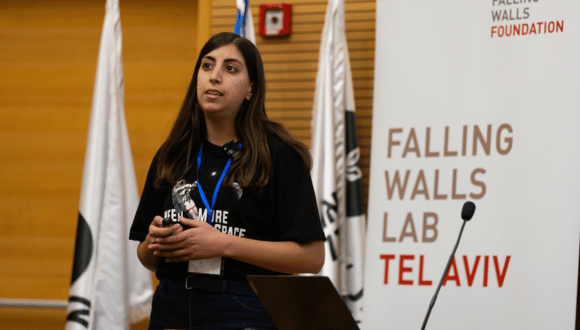 Noha Shalabny, Ben-Gurion University, pitching at the Falling Walls Lab Tel Aviv