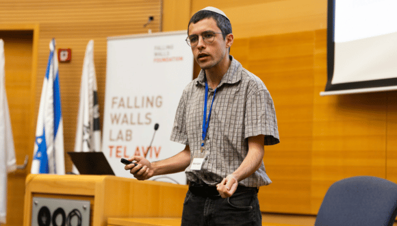 Maxim Quint, Hebrew University, pitches his research at the Falling Walls Lab Tel Aviv