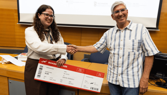 Bar Shahar, Tel Aviv University, accepting the first award at the Falling Walls Lab Tel Aviv 2026