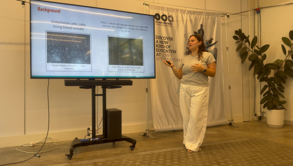 A student from USA presents her research at the final symposium of the Summer Research Program in Sciences at Tel Aviv University