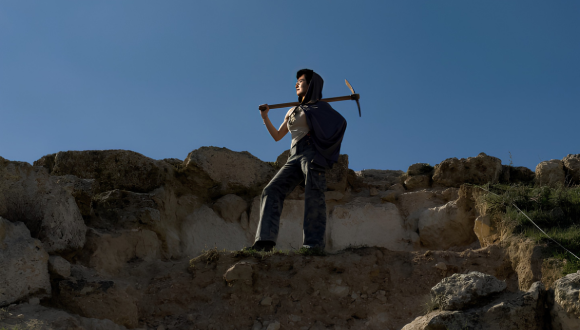 Jianlian, a Chinese PhD student at TAU, volunteers at the archaeolgical excavations of Herod's fortress